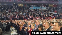 CHP Lideri Kılıçdaroğlu'nun "Bu partiyi başka partilerin dizayn etmesine izin vermeyeceğiz" sözleri ayakta alkışlandı