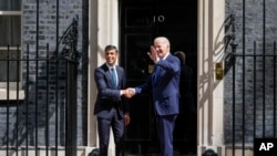 Tổng thống Joe Biden và Thủ tướng Anh Rishi Sunak tại London, ngày 10/7/2023.