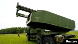 Hệ thống phi đạn pháo binh cơ động cao (HIMARS), nằm trong gói viện trợ mới nhất cho Ukraine trị giá 275 triệu đô la, được Ngũ Giác Đài công bố ngày 19/11/2024.