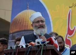 بعض ماہرین کے مطابق سراج الحق کے دورِ امارت میں جماعتِ اسلامی پرو یا اینٹی اسٹیبلشمنٹ بنیادوں پر ہونے والی سیاسی صف بندیوں میں کسی جانب کھڑی نہیں ہوئی۔ جماعت کے حامی اسے ایشو بیسڈ سیاست قرار دیتے ہیں۔