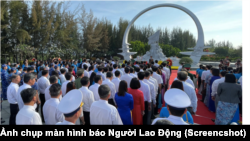 Quan chức và người dân Khánh Hòa tham gia tưởng niệm tại Khu tưởng niệm Chiến sĩ Gạc Ma hôm 14/3