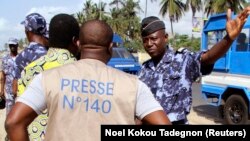 TOGO/ police press media journalist