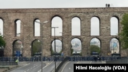 Polis tarihi Bozdoğan Sukemeri’nin önüne barikat kurarak, 1 Mayıs kortejinin Taksim Meydanı'na yürümesine izin vermedi.