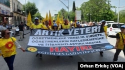 Tüm yurtta olduğu gibi Gaziantep’te de yüzlerce öğretmen 1 günlük iş bırakarak sokaklara döküldü.