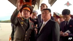 Ông Sergei Shoigu và Lãnh tụ Triều Tiên Kim Jong Un, Vladivostok, Nga, ngày 16/9/2024. 