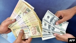 INDIA-ECONOMY-FOREX