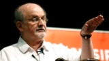 Tiểu thuyết gia Salman Rushdie