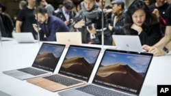 Một sự kiện giới thiệu máy tính MacBook Air ở New York hồi tháng 10/2018 (AP Photo/Bebeto Matthews).