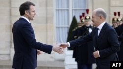 Fransa Cumhurbaşkanı Emmanuel Macron Avrupa'nın güvenliği ve Ukrayna konusunda Avrupa liderlerini ağırlıyor, 17 Şubat 2025. 