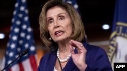 Chủ tịch Hạ viện Hoa Kỳ Nancy Pelosi tổ chức cuộc họp báo hàng tuần của tại Điện Capitol ở Washington, ngày 29 tháng 7 năm 2022.