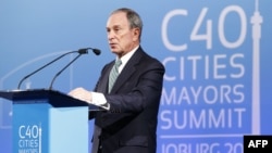 Cựu thị trưởng thành phố New York Michael Bloomberg phát biểu trong buổi lễ khai mạc Hội nghị thượng đỉnh khí hậu hơn 40 thành phố lớn tại Johannesburg, ngày 5/2/2014.