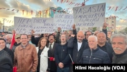 Hafta içi olmasına rağmen dün Esenyurt'taki Cumhuriyet Meydanı'nda yaklaşık 10 bin kişi toplandı.