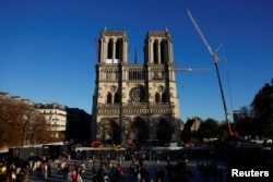 Notre Dame Katedrali Paris'in simge yapılarından biri.