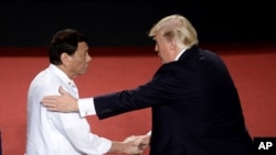 Tổng thống Philippines Rodrigo Duterte và Tổng thống Mỹ Donald Trump 