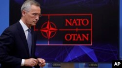 Tổng Thư ký NATO Jens Stoltenberg tại tổng hành dinh của khối ở Brussels, Bỉ, 12/1/2022. 