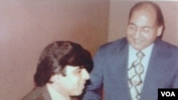 VOA's Subhash Vohra with Mohammad Rafi - London, 1977