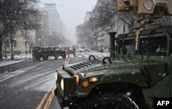 Soğuk ve karlı hava Washington DC'de de etkili oluyor.