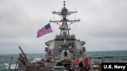 Tàu khu trục tên lửa dẫn đường của Mỹ USS Barry (DDG 52) tiến hành các hoạt động thể hiện quyền tự do hàng hải trong khu vực Ấn Độ Dương-Thái Bình Dương.