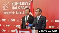 Bugün Ankara’da bulunan İstanbul Büyükşehir Belediye (İBB) Başkanı Ekrem İmamoğlu ile olağanüstü bir görüşme yapan CHP Genel Başkanı Özgür Özel, sonra basına açıklamalarda bulundu. 