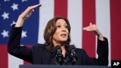 Ứng cử viên tổng thống của đảng Dân chủ, Phó Tổng thống Kamala Harris, phát biểu trong một sự kiện tại Đồn cứu hỏa phía Bắc của Redford Township ở Redford Township, Michigan, ngày 4/10/2024.