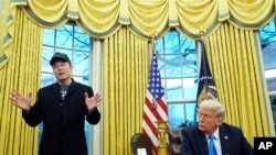 Tổng thống Donald Trump và ông Elon Musk tại Phòng Bầu dục Tòa Bạch Ốc ngày 11/2/2025.