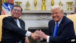 Japonya Başbakanı Shigeru Ishiba'yı Beyaz Saray'da ağırlayan ABD Başkanı Trump, gelecek hafta birçok ülkeyi hedef alan gümrük vergilerinin açıklanacağını, bu adımın ABD’nin bütçe sorununun çözümünde etkili olacağını söyledi