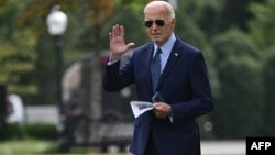 Tông thống Mỹ Joe Biden ở bên ngoài Nhà Trắng, 16/8/2024 (ANDREW CABALLERO-REYNOLDS / AFP).