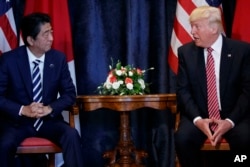 Thủ tướng Nhật Shinzo Abe gặp Tổng thống Hoa Kỳ Donald Trump tại hội nghị G7.