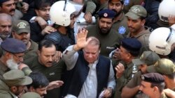 میر شکیل الرحمٰن پر 1986 میں اُس وقت کے وزیر اعلٰی نواز شریف سے پلاٹ لینے کا الزام ہے۔ (فائل فوٹو)