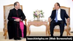 Thứ trưởng Ngoại giao Vatican Antoine Camilleri trong cuộc gặp Thủ tướng Nguyễn Xuân Phúc tại Hà Nội vào ngày 18/1/2018.