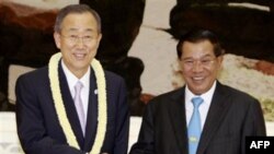 Ông Ban Ki-moon nói với các nhân viên tại trụ sở Tòa án Hình sự Quốc tế rằng ông quyết tâm không bao giờ để cho những hành vi như của Khmer đỏ xảy ra nữa