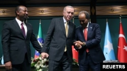 Cumhurbaşkanı Recep Tayyip Erdoğan, Somali Cumhurbaşkanı Hasan Şeyh Mahmud (sağda) ve Etiyopya Başbakanı Abiy Ahmed’le (solda) Ankara'da biraraya geldi.