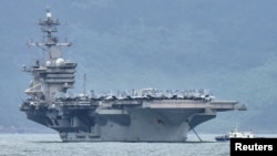 TƯ LIỆU: Hàng không mẫu hạm USS Theodore Roosevelt tiến vào cảng ở Đà Nẵng, Việt Nam, ngày 5 tháng 3, 2020.