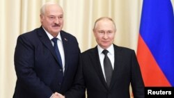 TƯ LIỆU: Tổng thống Nga Vladimir Putin gặp gỡ Tổng thống Belarus Alexander Lukashenko bên ngoài Moscow