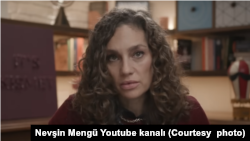 Gazeteci Nevşin Mengü, Youtube kanalından her gün yayınladığı videolarla Türkiye ve dünya gündemini değerlendiriyor.