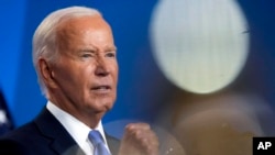 Tổng thống Joe Biden vẫn cương quyết tiếp tục tranh cử Tổng thống 2024 dù có nhiều lời kêu gọi trong đảng Dân chủ yêu cầu ông rút lui.