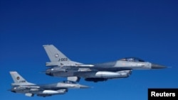 Hollanda ve Danimarka Ukrayna'ya F-16 tedarik edecek