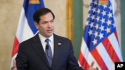 Sekrete d Eta Ameriken Marco Rubio pandan yon konferans pou lapres nan Santo Domingo, Repiblik Dominiken, 6 Fevriye, 2025. 