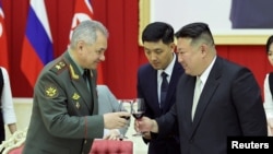 Bộ trưởng Quốc phòng Nga Sergei Shoigu ngày 27/7/2023 dự tiệc do nhà lãnh đạo Triều Tiên Kim Jong Un khoản đãi tại Bình Nhưỡng nhân kỷ niệm 70 năm ngày đình chiến Chiến tranh Triều Tiên.