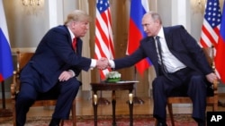 Tổng thống Mỹ Donald Trump gặp nguyên thủ Nga Vladimir Putin tại Helsinki, Phần Lan, hôm 16/7. 