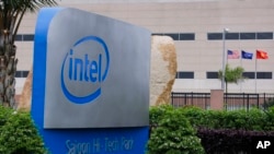 Logo của Intel tại nhà máy ở thành phố Hồ Chí Minh.