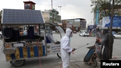 جان سوپکو کا کہنا ہے کہ غذائی اجناس کی بڑھتی قیمتوں کی وجہ سے افغانستان میں صورتِ حال مزید کشیدہ ہو سکتی ہے۔ (فائل فوٹو)