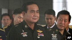 Tướng Prayuth Chan-o-cha cảnh báo những công nhân bất hợp pháp.