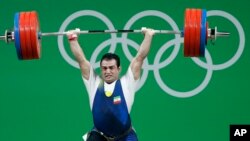 Vận động viên cử tạ Sohrab Moradi của Iran giành huy chương vàng môn cử tạ ở hạng cân 94kg nam.