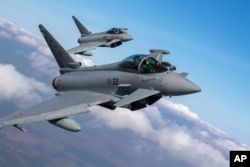 Türkiye, 40 adet Eurofighter EF-2000/Typhoon savaş uçağını donatmak üzere MBDA yapımı “Meteor uzun menzilli havadan havaya füzeleri” almak için İngiltere ile satın alma görüşmelerini sürdürüyor.