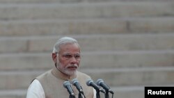 Thủ tướng Ấn Độ Narendra Modi thúc giục các nhà lập pháp Ấn ngưng chính trị hóa tình trạng cưỡng hiếp mà thay vào đó nên cùng làm việc với nhau để bảo đảm an toàn cho nữ giới