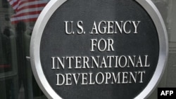 Вывеска на здании Агентства США по международному развитию (USAID)