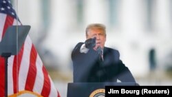 Tổng thống Donald Trump phát biểu trước đám đông tập hợp ở Washington DC ngày 6/1/2021 nhằm phản đối sự phê chuẩn kết quả bầu cử Hoa Kỳ 2020 tại Quốc hội Mỹ.