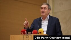 DEM Parti Eş Genel Başkanı Tuncer Bakırhan, ESP kongresindeki konuşmasında, son günlerdeki 'çözüm' tartışmalarına değindi.  