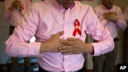 Tính tới cuối năm 2014, TQ có 501,000 ca nhiễm HIV/AIDS.